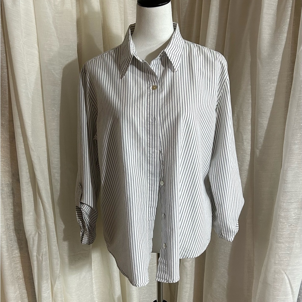 Chico’s shirt in white with pale blue stripes
